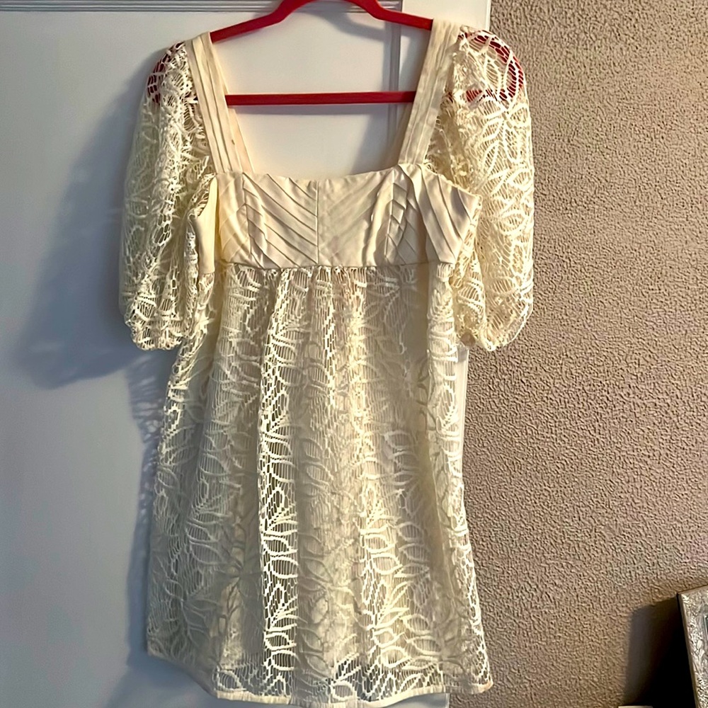 Size 4 BCBG offwhite/cream dress.